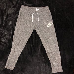2 Nike capris